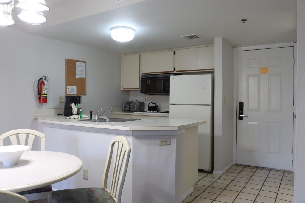 One Bedroom Standard Suite 04